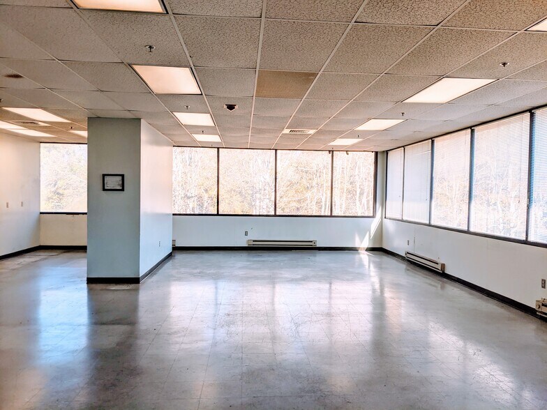More Photos Of 200 Herald Journal Blvd, Spartanburg Manufacturing For Lease