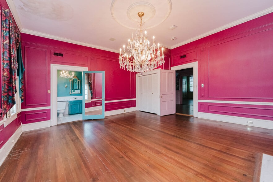 More Photos Of 2028 Vineville Ave, Macon-Bibb General Retail For Sale