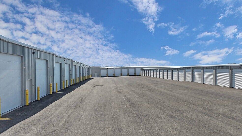 More Photos Of 19380 Webster st, Spring Hill Self Storage For Lease