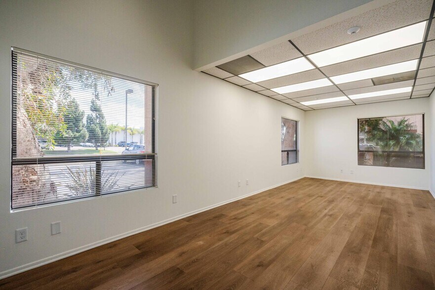 More Photos Of 1765 Goodyear Ave, Ventura Office For Lease