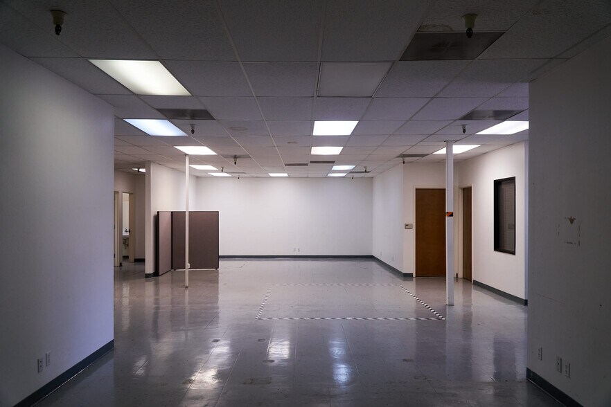 More Photos Of 3033-3095 Richmond Pky, Richmond Unknown For Lease