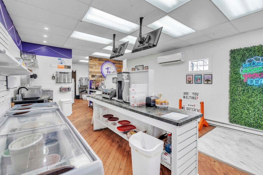 More Photos Of 118 E Main St, Albion Flex For Sale