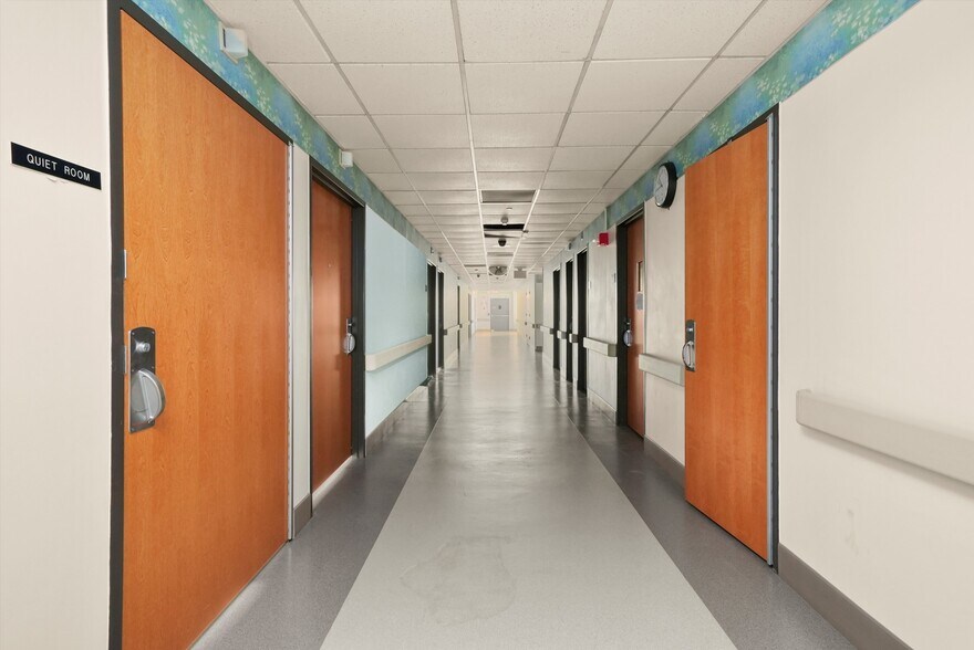 More Photos Of 2400 N Rockton Ave, Rockford Hospital For Lease