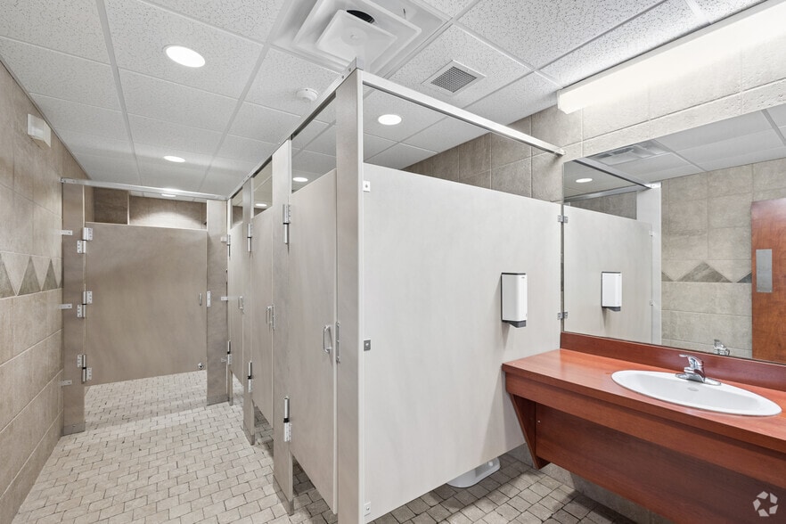 More Photos Of 1670 Main St, Sarasota Religious Facility For Sale