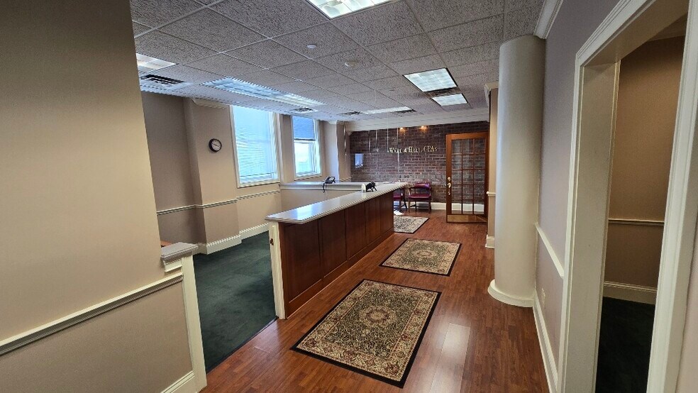 More Photos Of 1108 3rd Ave, Huntington Office For Lease