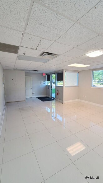 More Photos Of 6450 Kingspointe Pky, Orlando Light Distribution For Lease