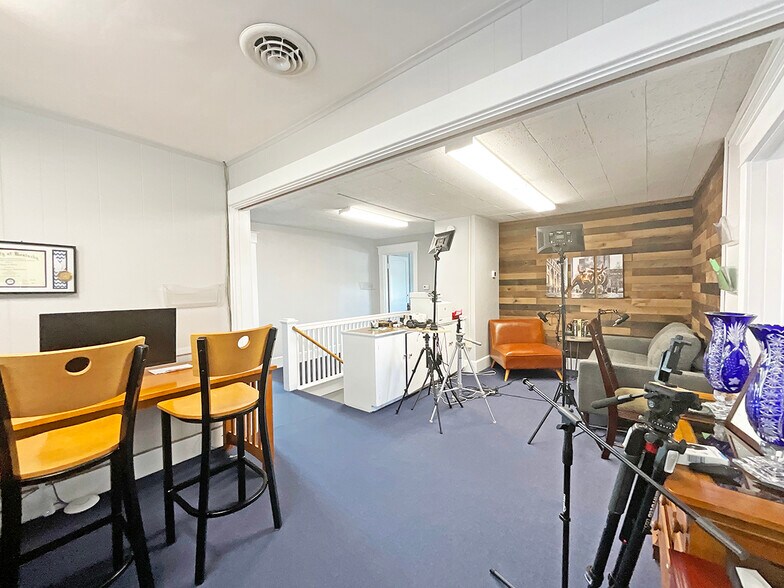 More Photos Of 1216 S Broadway, Lexington Office For Lease