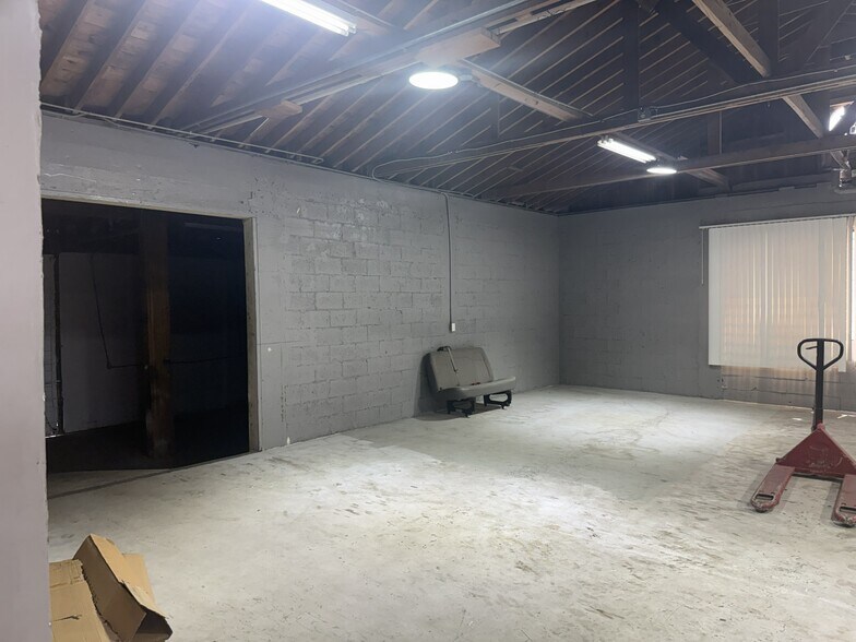 More Photos Of 1110 2nd Ave S, Lake Worth Warehouse For Lease