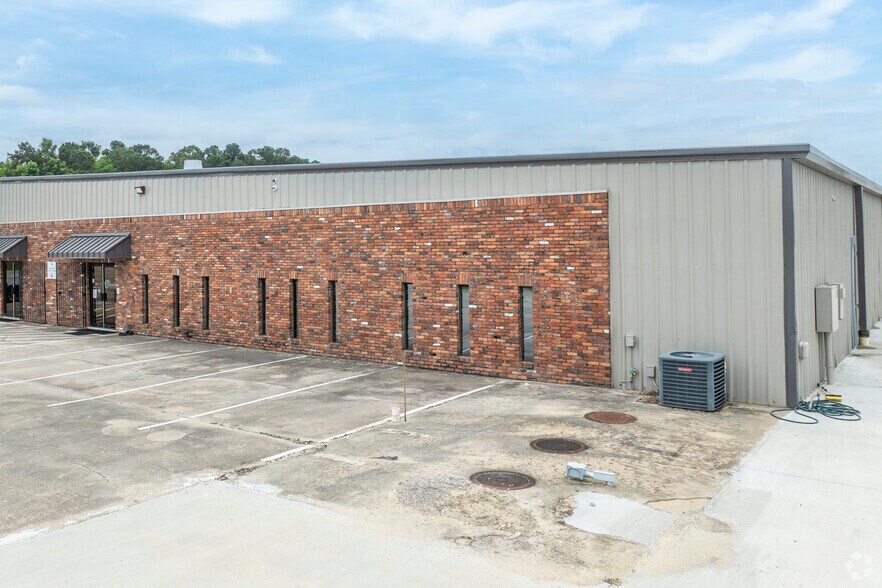 More Photos Of 847 W Main St, Lake City Warehouse For Lease