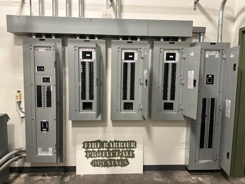 More Photos Of 2049 W Steele Ln, Santa Rosa Warehouse For Sale