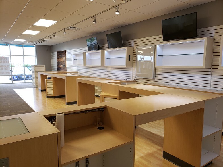 More Photos Of 2979 Lindbergh Blvd, Springfield Storefront Retail Office For Lease