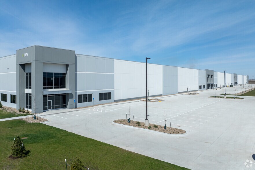 More Photos Of 2075 25th, Altoona Distribution For Lease