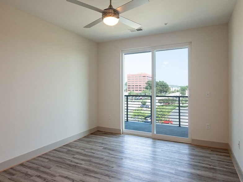 More Photos Of 1850 Merchant Ln, Hampton Apartments For Sale
