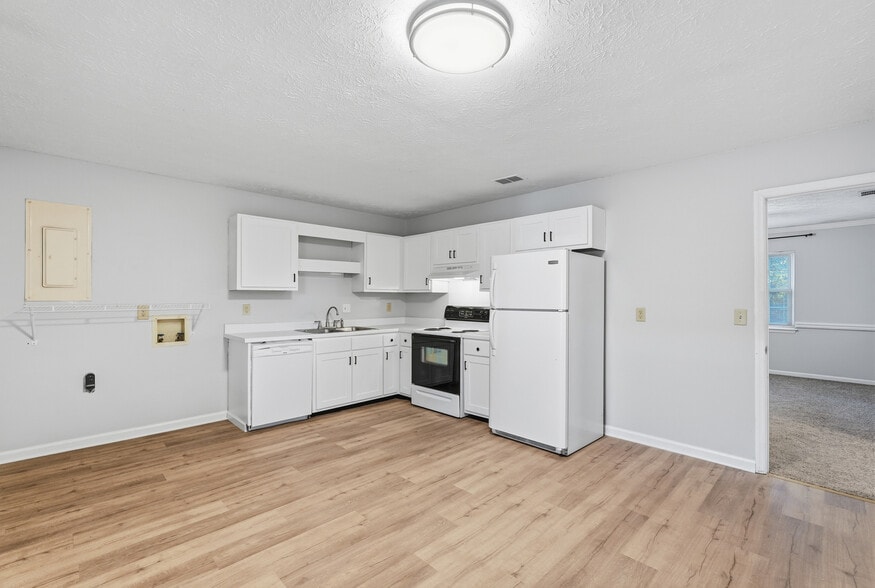 More Photos Of 97 Ivey St, Richmond Hill Apartments For Sale