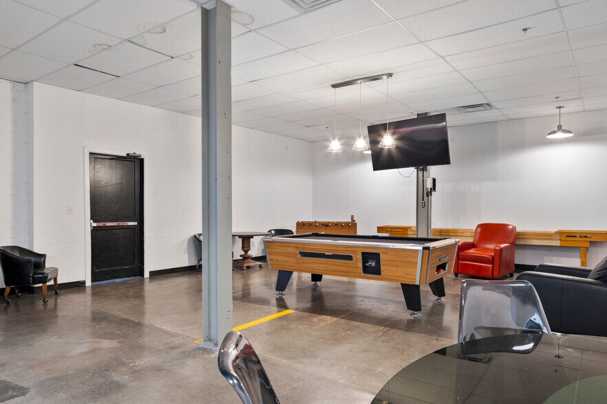 More Photos Of 11 NE 11th St, Oklahoma City Warehouse For Sale