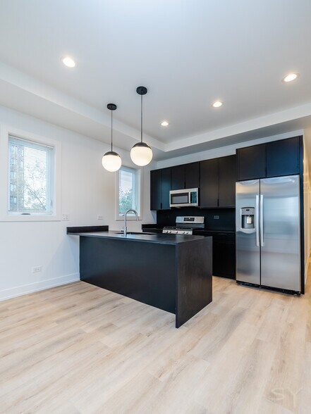 More Photos Of 6050 Eberhart ave, Chicago Apartments For Sale