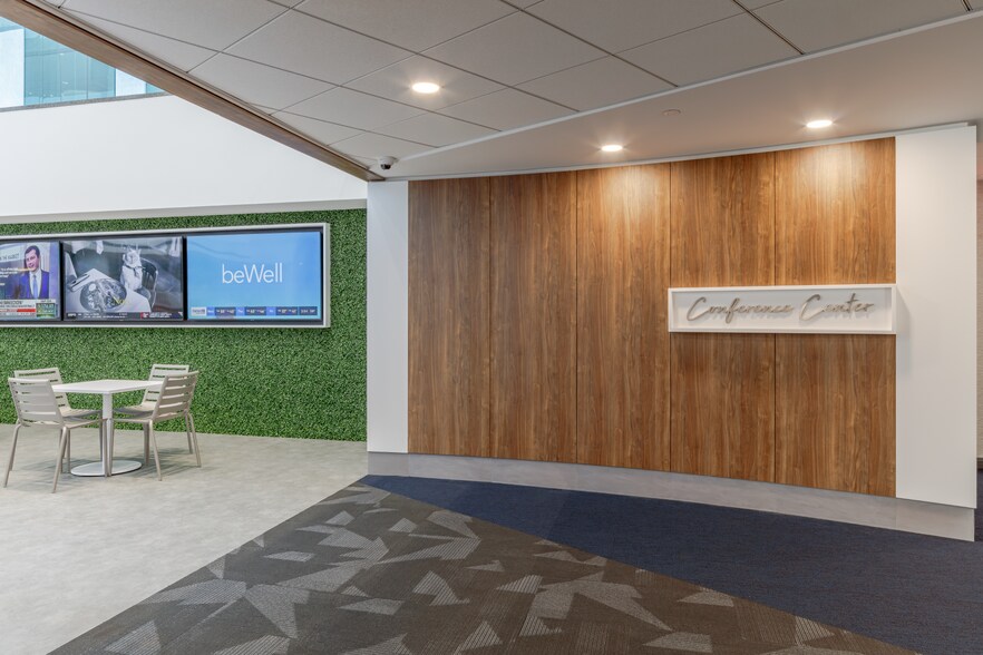 More Photos Of 150 Motor Pkwy, Hauppauge Office For Lease