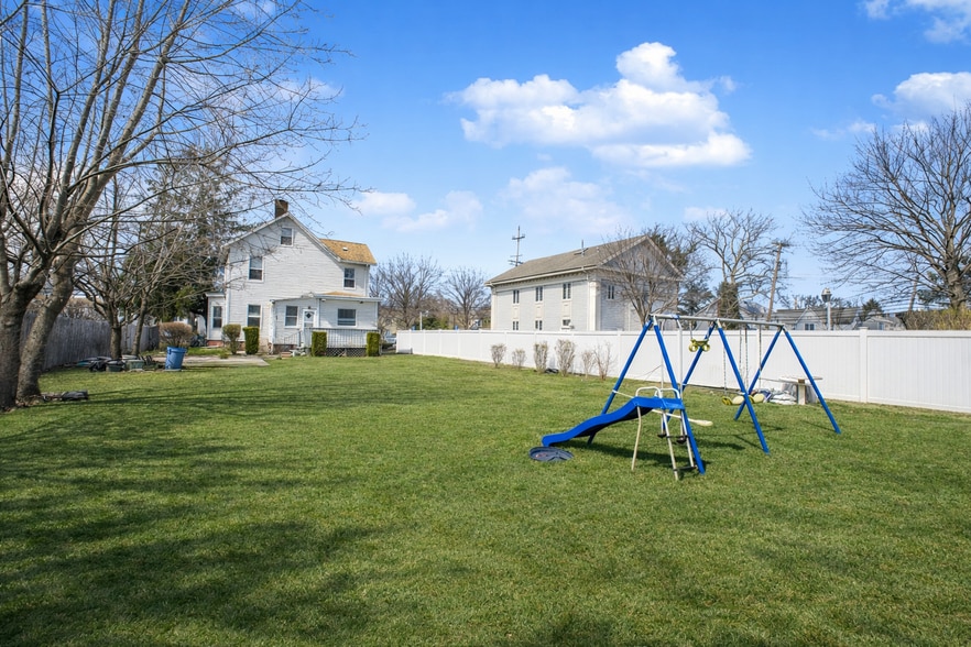 More Photos Of 20 N Main St, Marlboro Office For Sale