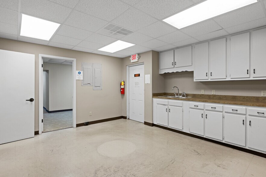 More Photos Of 1401 Applewood Dr, Dalton Medical For Lease