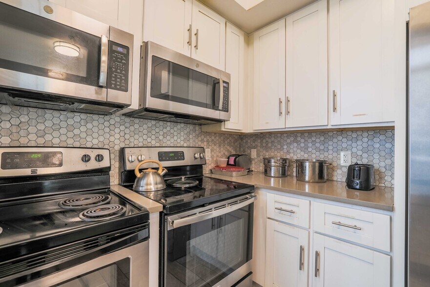 More Photos Of 392 11th St, Oakland Apartments For Sale