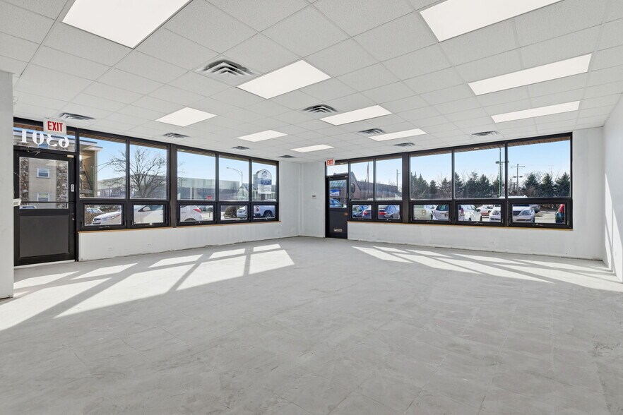 More Photos Of 6301 N Northwest Hwy, Chicago Storefront Retail Residential For Lease