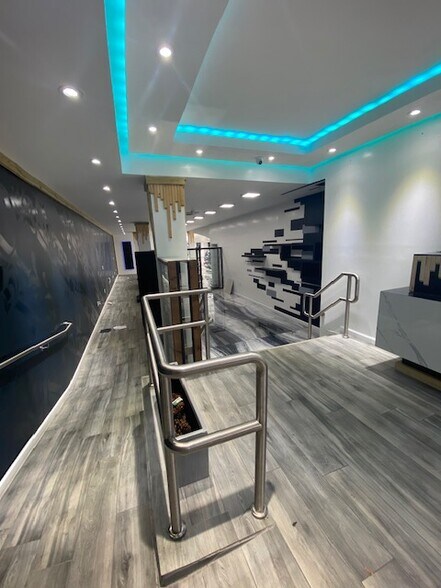 More Photos Of 3008-3010 Jerome Ave, Bronx Warehouse For Lease