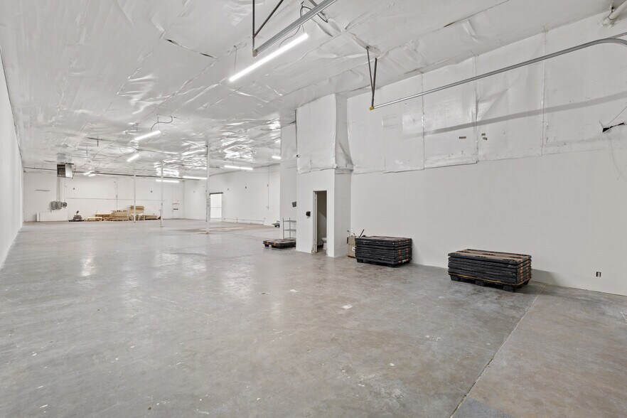 More Photos Of 3109 Garden Brook Dr, Farmers Branch Warehouse For Sale