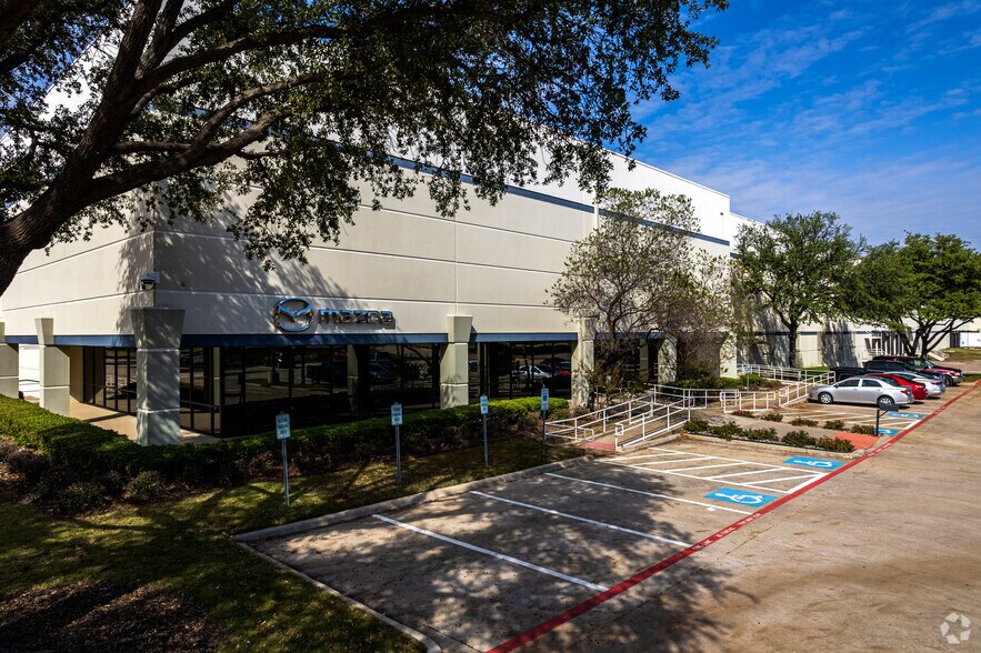 More Photos Of 4255 Patriot Dr, Grapevine Warehouse For Lease