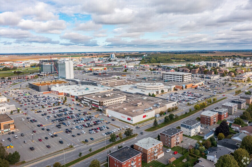 Primary Photo Of 3000-3300 Boul Laframboise, Saint-hyacinthe General Retail For Lease