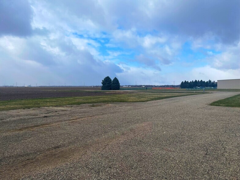 More Photos Of 15675 Morris Industrial Dr, Schoolcraft Industrial For Sale