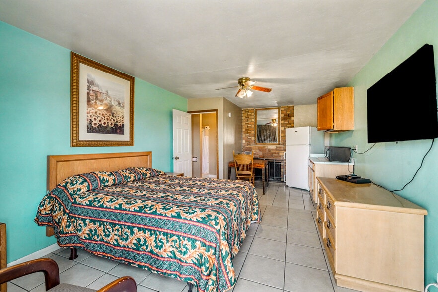 More Photos Of 537 S Country Club Dr, Mesa Hotel For Sale
