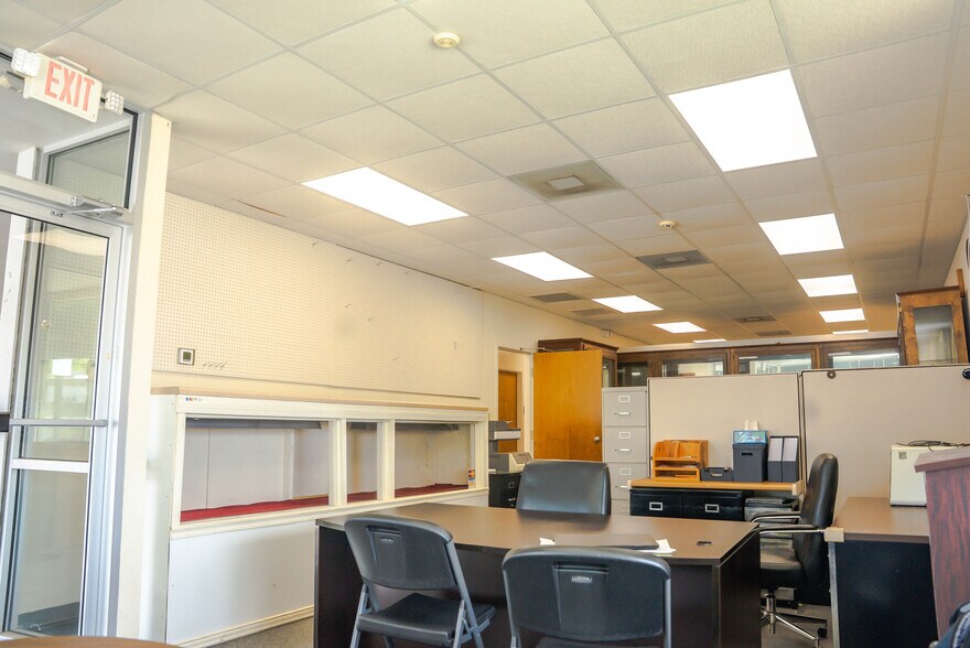 More Photos Of 239 Maxwell Ave, Greenwood General Retail For Sale