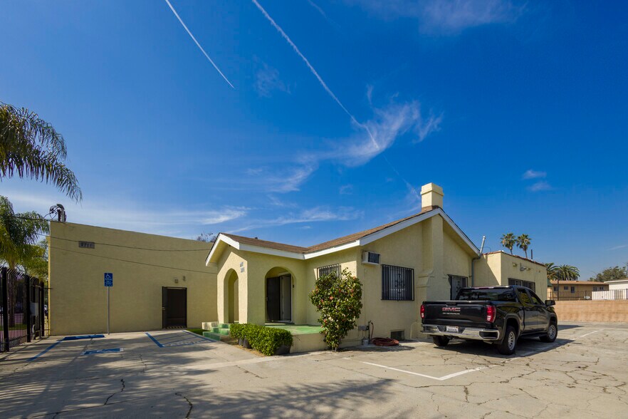 More Photos Of 2703 Southwest Dr, Los Angeles Warehouse For Lease