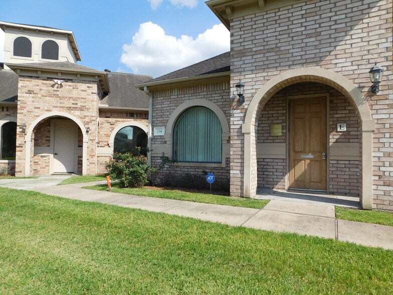 More Photos Of 134 Eldridge Rd, Sugar Land Office Residential For Lease
