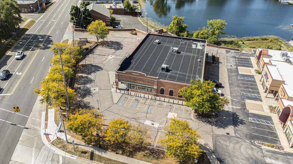 More Photos Of 3000 Orchard Lake Rd, Keego Harbor Drugstore For Lease