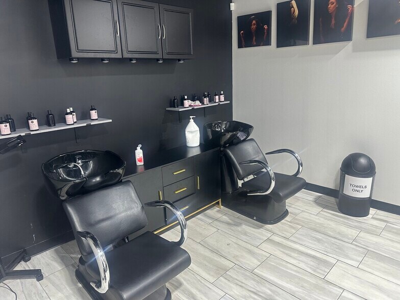 More Photos Of 6809-6815 Southwest Fwy Hov Ln, Houston Unknown For Lease