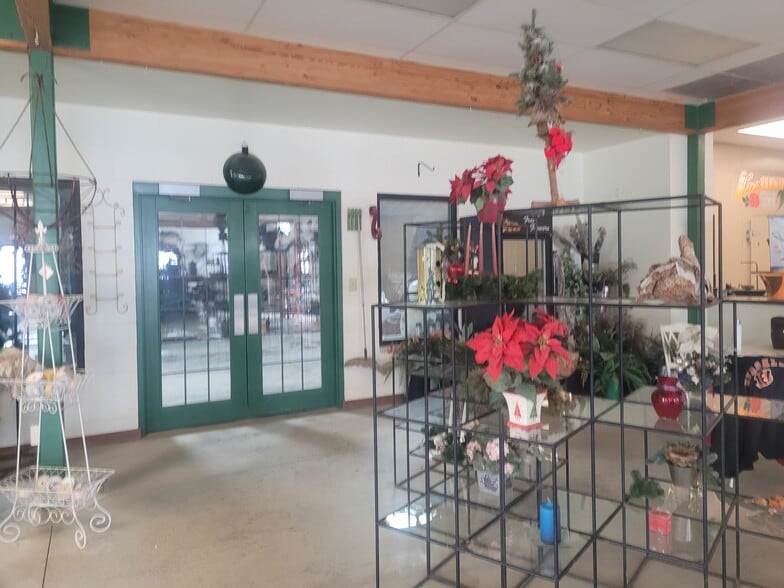 More Photos Of 2456 Millville Oxford Rd, Hamilton Garden Center For Sale