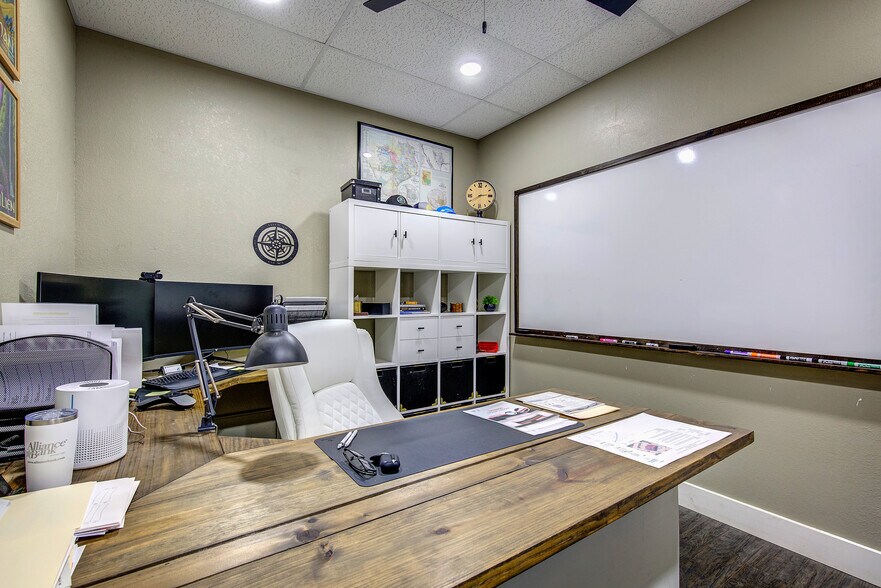 More Photos Of 400 Gilmer St, Sulphur Springs Storefront For Lease