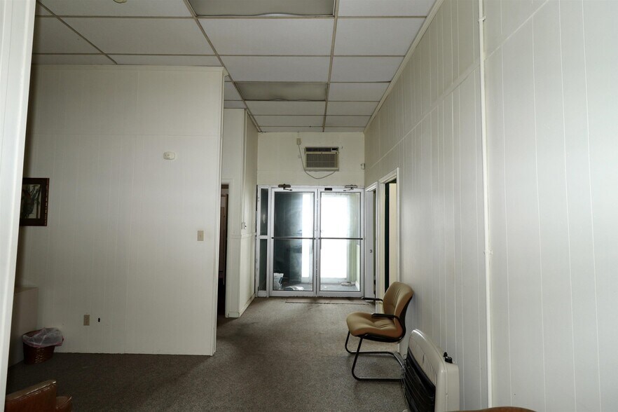 More Photos Of 617 N 22nd Ave, Humboldt Office For Sale