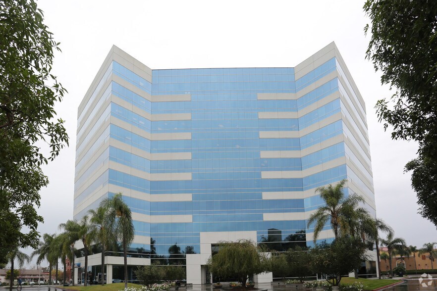 More Photos Of 2670 N Main St, Santa Ana Office For Lease