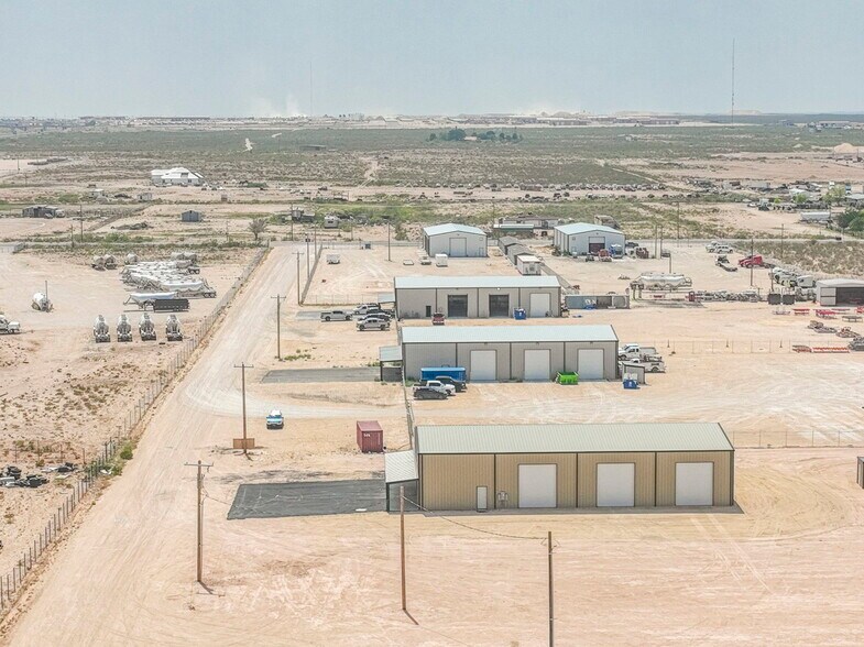 More Photos Of 14010 W Silver Fox Trl, Odessa Warehouse For Lease