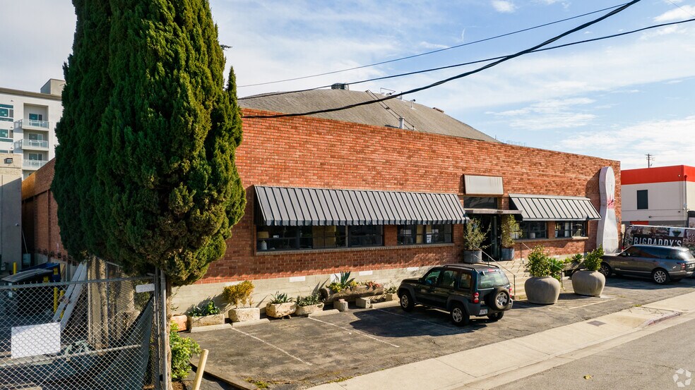 Primary Photo Of 3334 S La Cienega Pl, Los Angeles Warehouse For Lease