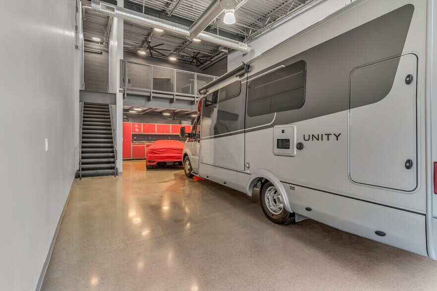 More Photos Of 15032 N 74th St, Scottsdale Showroom For Sale
