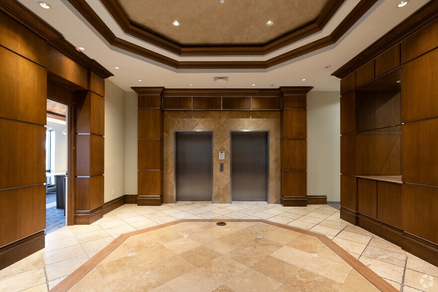 More Photos Of 9530 Marketplace Rd, Fort Myers Office For Lease