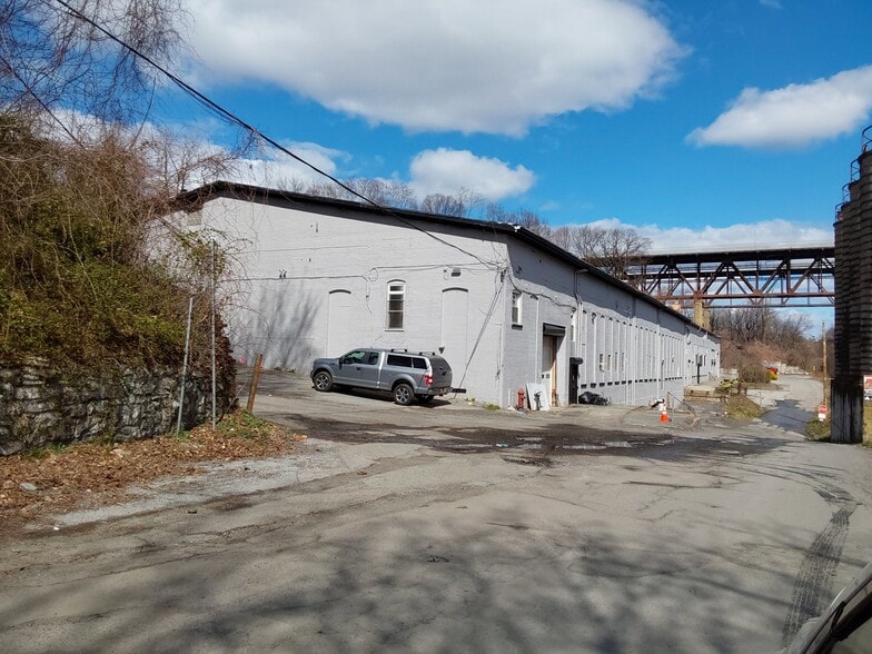 More Photos Of 392 N Montgomery St, Newburgh Manufacturing For Lease