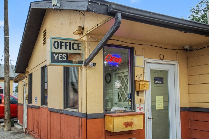 More Photos Of 801 W Broadway Ave, Bloomfield Hotel For Sale