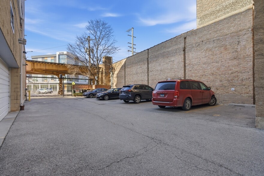 More Photos Of 2000 N Milwaukee Ave, Chicago Apartments For Sale