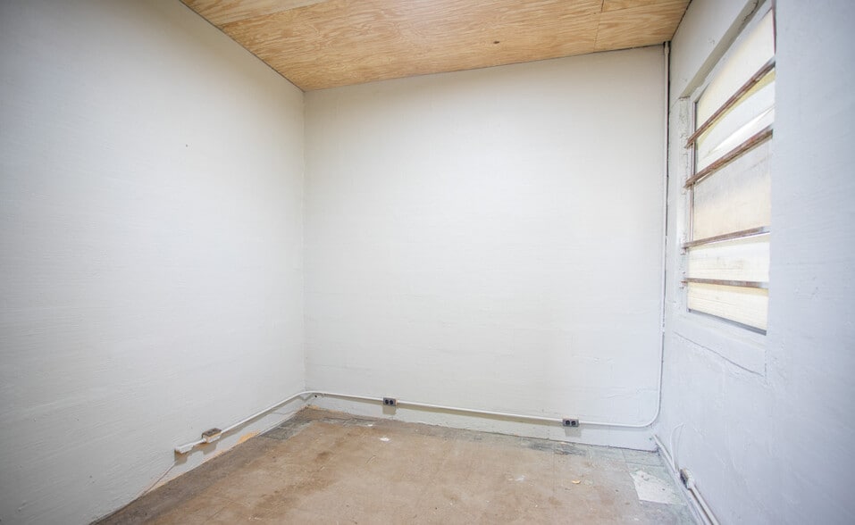 More Photos Of 3812 Bennington Ave, Kansas City Industrial For Sale