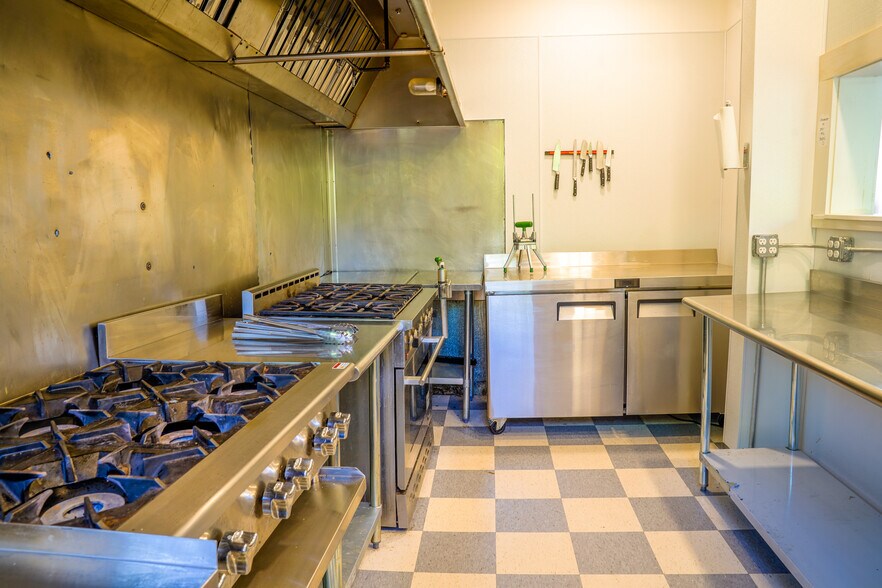 More Photos Of 123 Union Sq, Milford Restaurant For Sale