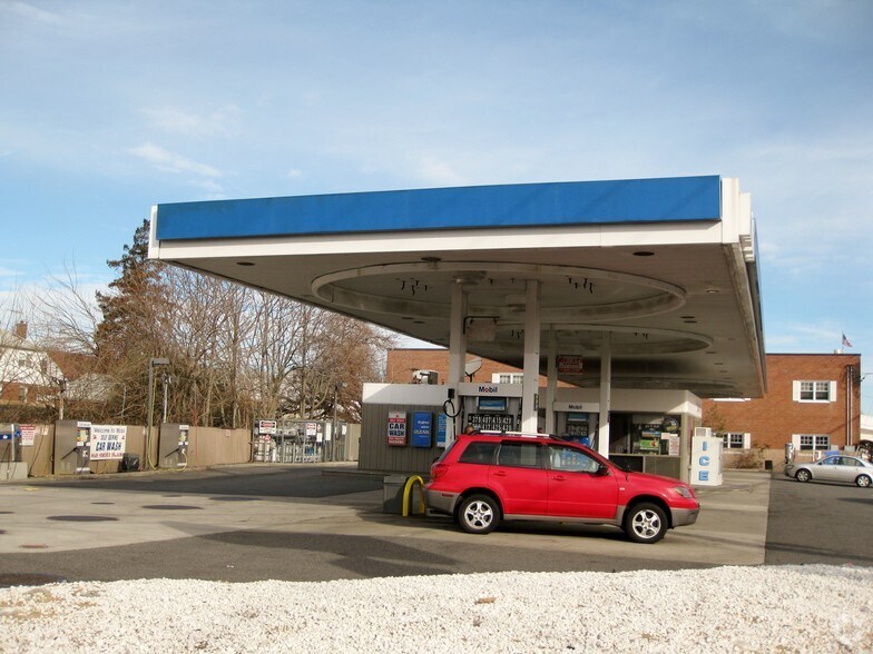 More Photos Of 840 Elmont Rd, Elmont General Retail For Lease